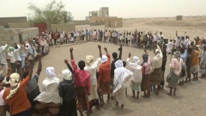 وقفات احتجاجية في الحديدة تطالب بفك الحصار عن مدينة الدريهمي