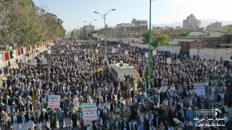 إحتفالات شعبية واسعة في عدد من محافظات الجمهورية بالعملية العسكرية “نصر من الله” في محور نجران