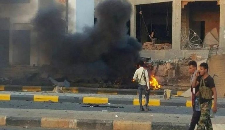 قتلى وجرحى في استهداف قائدين عسكريين من قادة مرتزقة العدوان في عدن