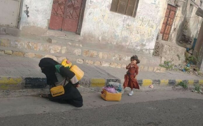 الصورة الحزينة والأكثر تداولاً عبر مواقع التواصل الاجتماعي اليوم في اليمن