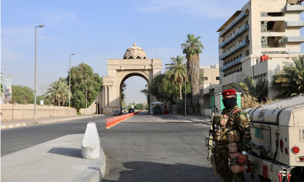 بحصيلة 23 قتلا وعشرات الجرحى.. انسحاب متظاهروا العراق من المنطقة الخضراء بعد دعوة “الصدر”