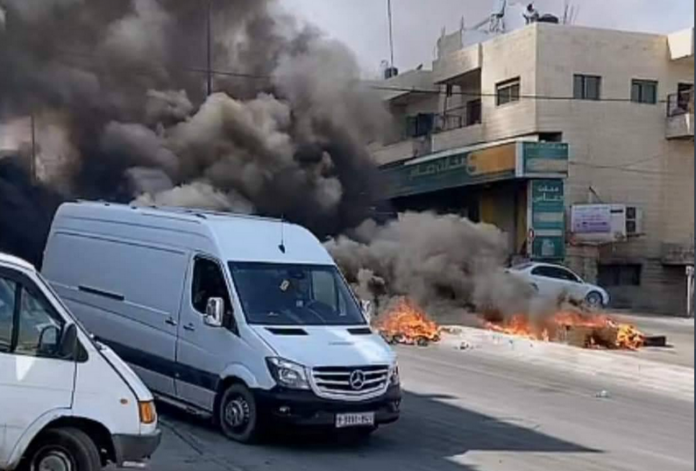 أحداث مخيم شعفاط.. قوات كيان العدو تقتحم مخيم شعفاط والشبان الفلسطينيون يتصدوا له بعد عقد اجتماع طارئ و