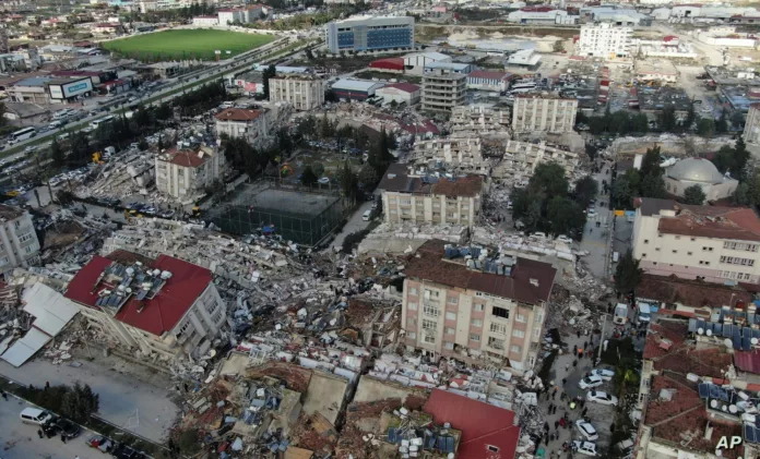 زلزال تركيا وسوريا.. تجاوز الوفيات 37ألف وانقاذ شخص بعد مرور200 ساعة وتطور جديد بإيصال المساعدات