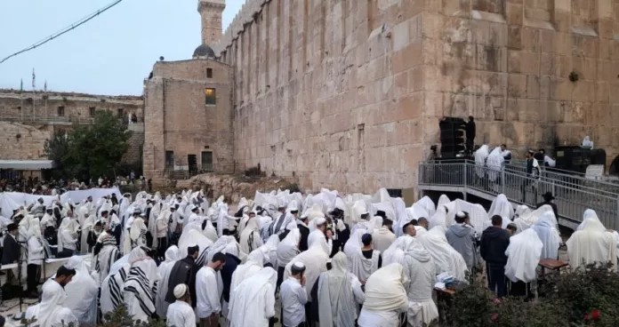 حركة حماس: محاولات العدو الصهيوني تهويد المسجد الإبراهيمي جريمة فاضحة