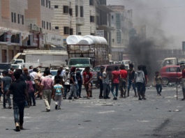 ردا على إنهيار العملة الجنوني وإرتفاع الأسعار.. حركة ثورة الجياع تدعو للخروج في تظاهرات شعبية غاضبة ضد حكومة المجلس الرئاسي